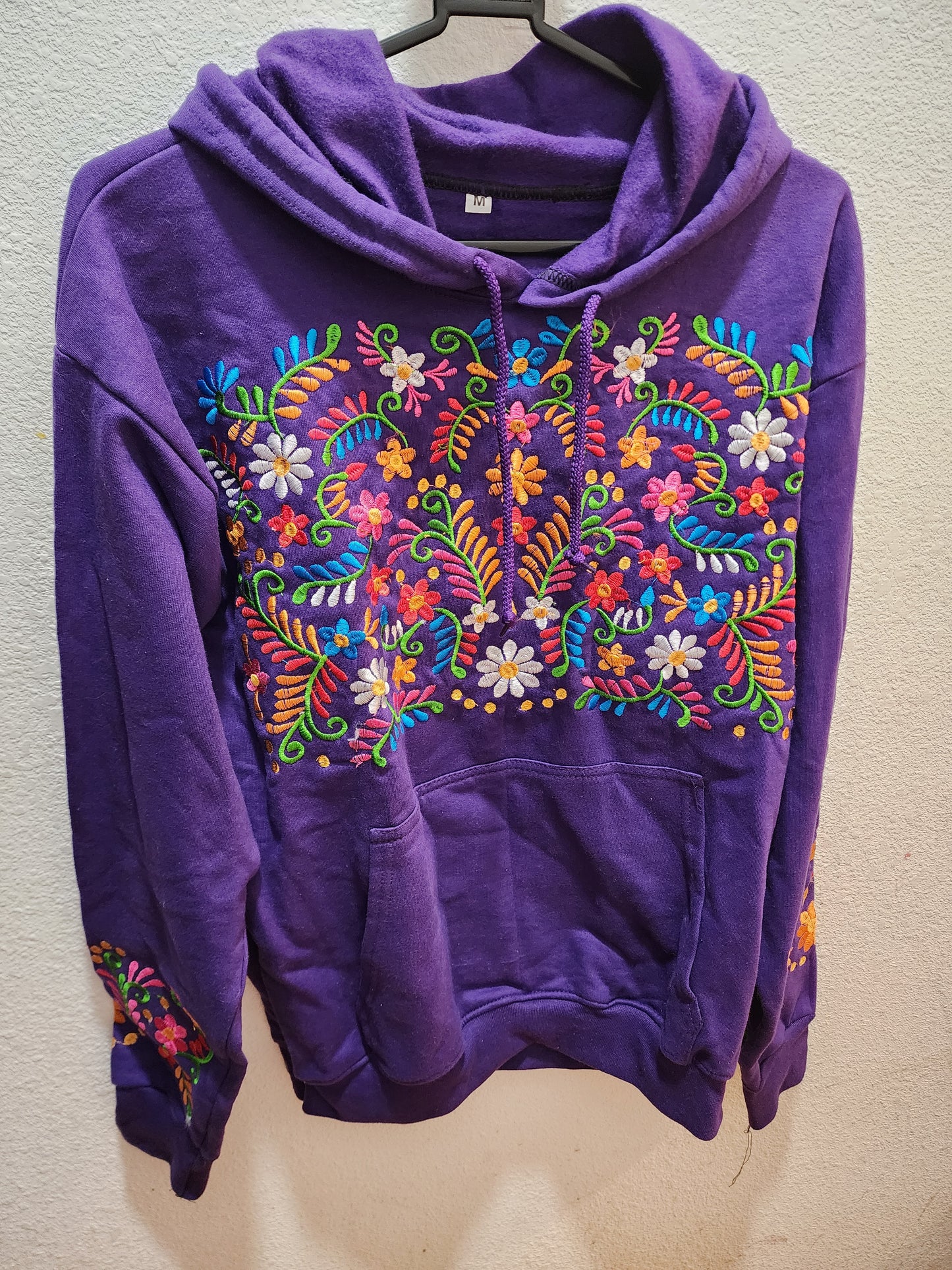 Floral Embroidered Sweatshirt (Medium)