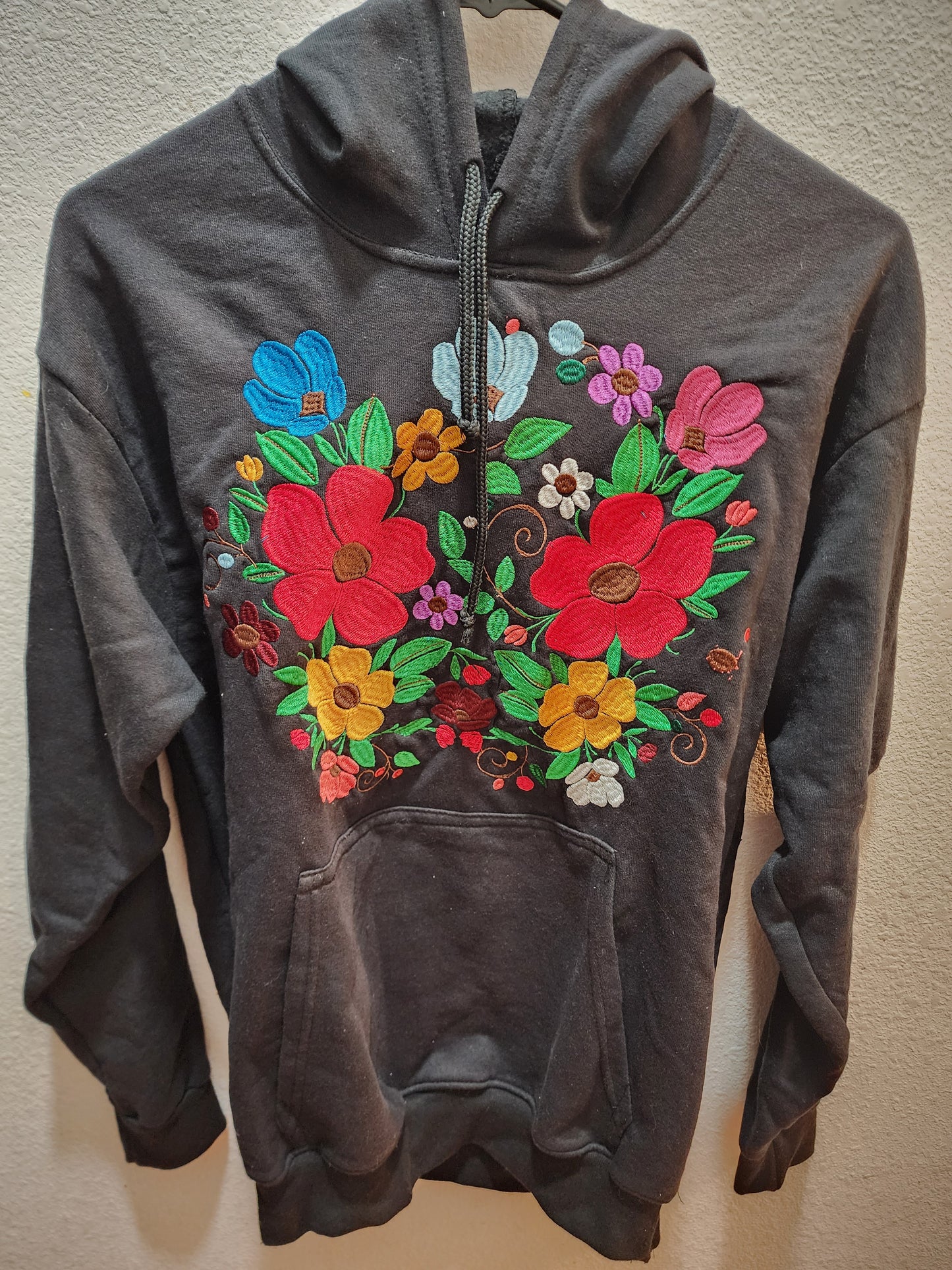 Floral Embroidered Sweatshirt (Large)