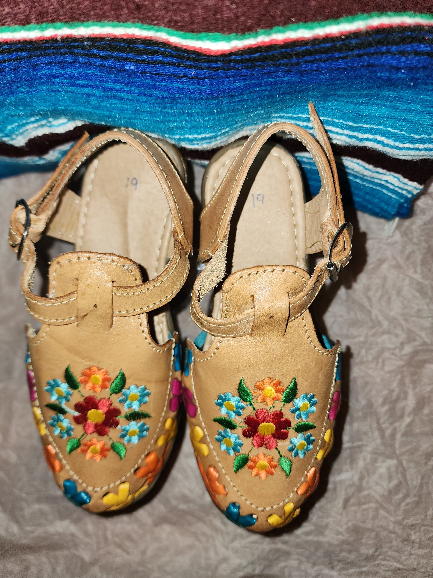 Little Girls Floral Embroidered Huaraches size 19